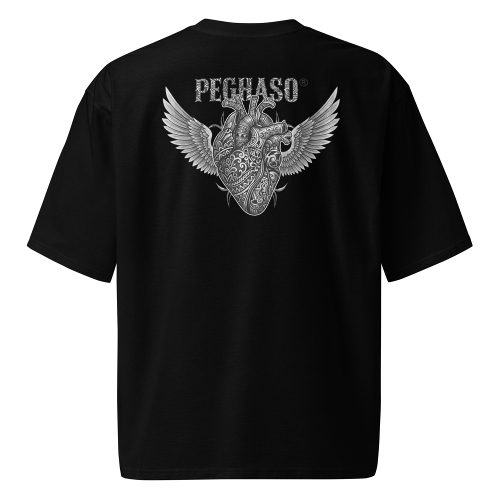 Espalda de la camiseta oversize PEGHASO® "The Sacred Heart" en color negro, con estampado grande de un corazón alado.