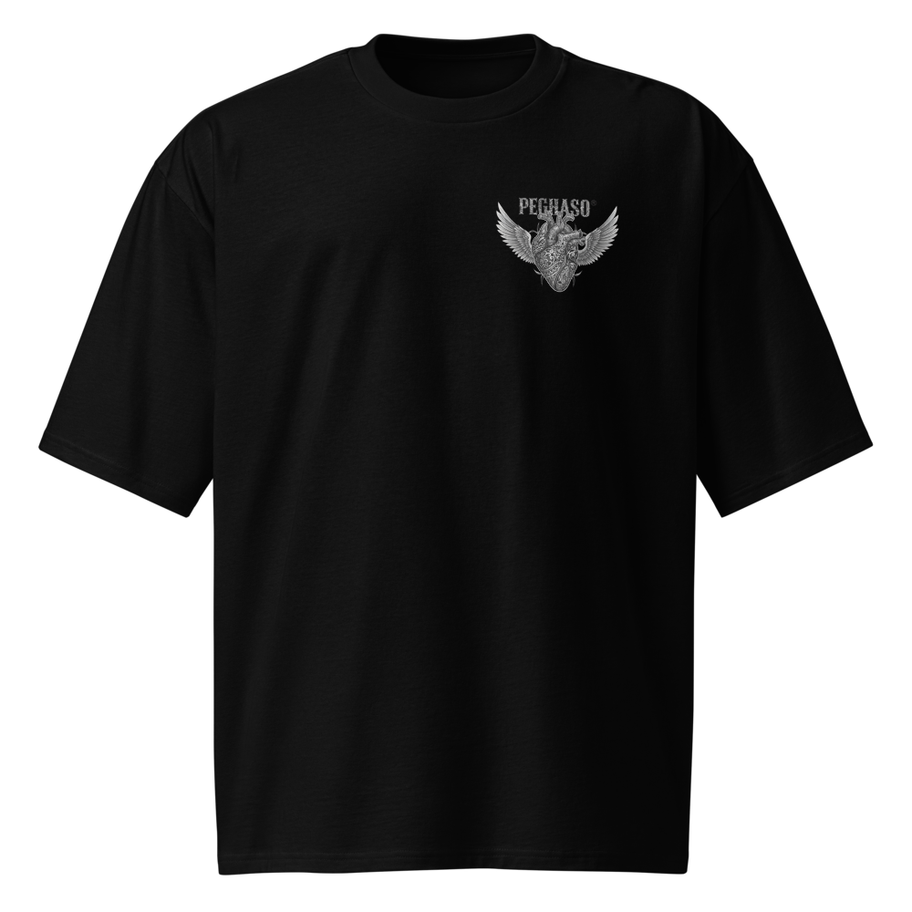 Camiseta oversize de lujo PEGHASO® "The Sacred Heart" en color negro, con diseño de corazón alado en el pecho.