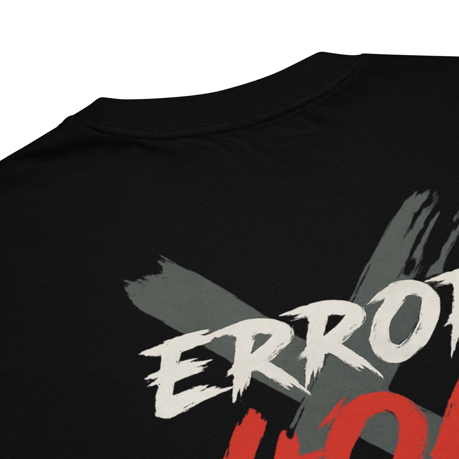 detalle del gráfico trasero "ERROR 404" en camiseta oversize