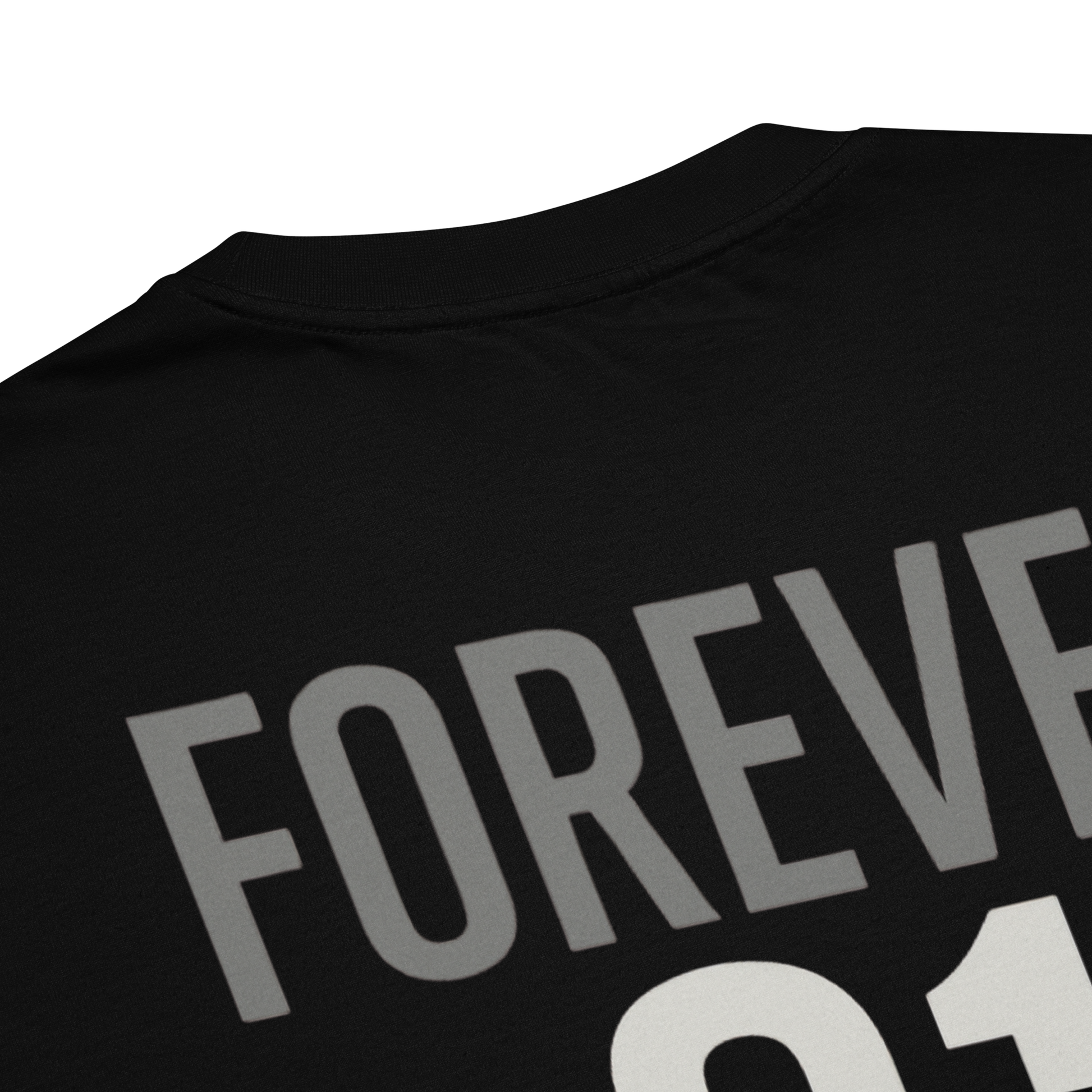 Detalle gráfico espalda camiseta oversize urbana "FOREVER 81