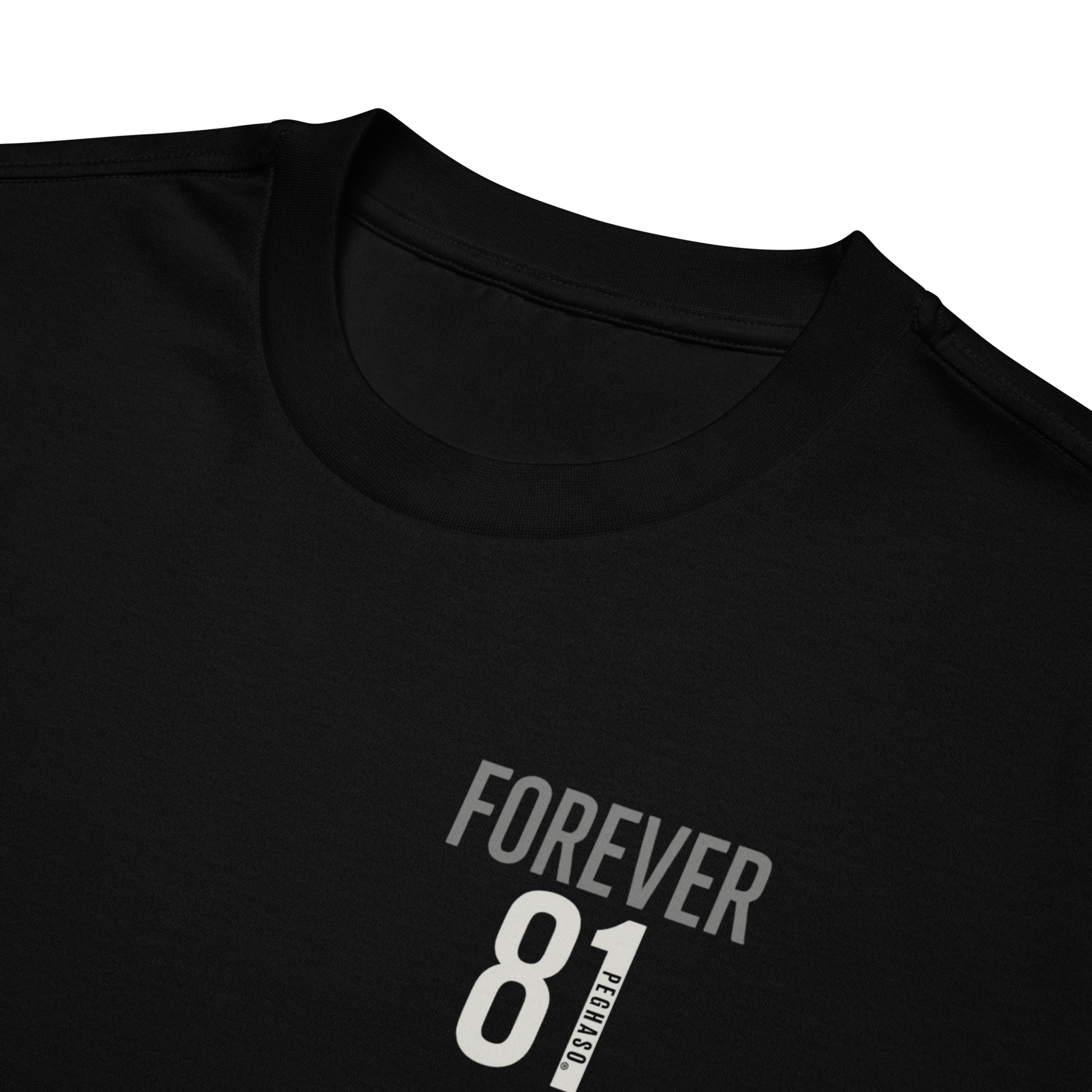 Detalle gráfico espalda camiseta oversize urbana "FOREVER 81