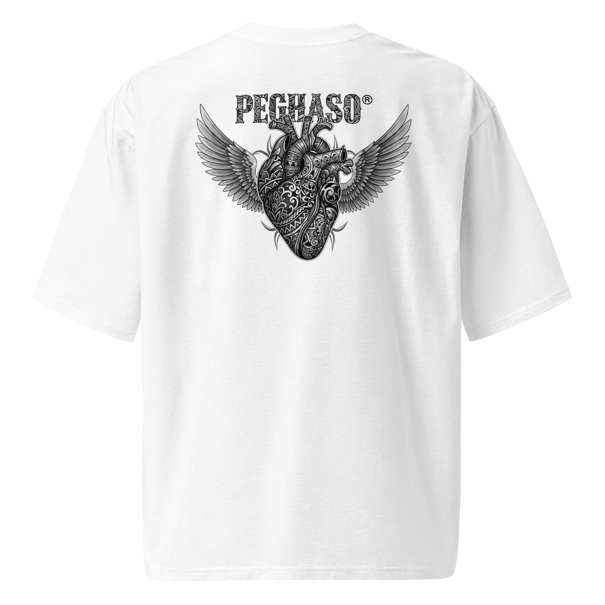 Espalda de la camiseta oversize PEGHASO® "The Sacred Heart" en color blanco, con estampado grande de un corazón alado.