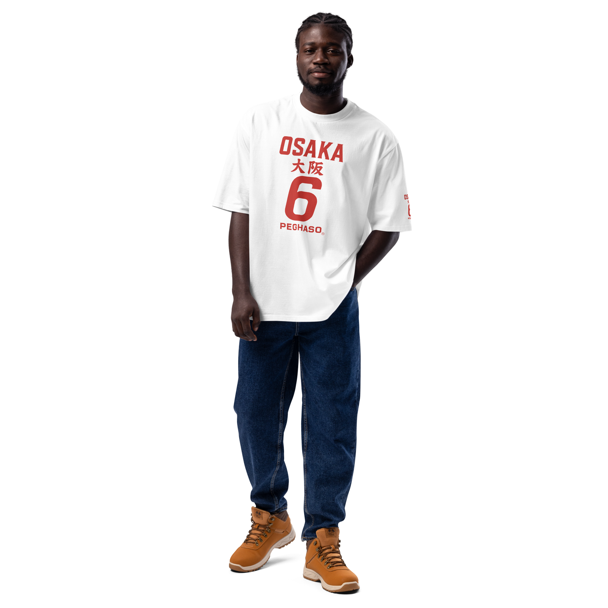 modelo hombre vistiendo camiseta oversize "OSAKA 6" streetwear de algodón