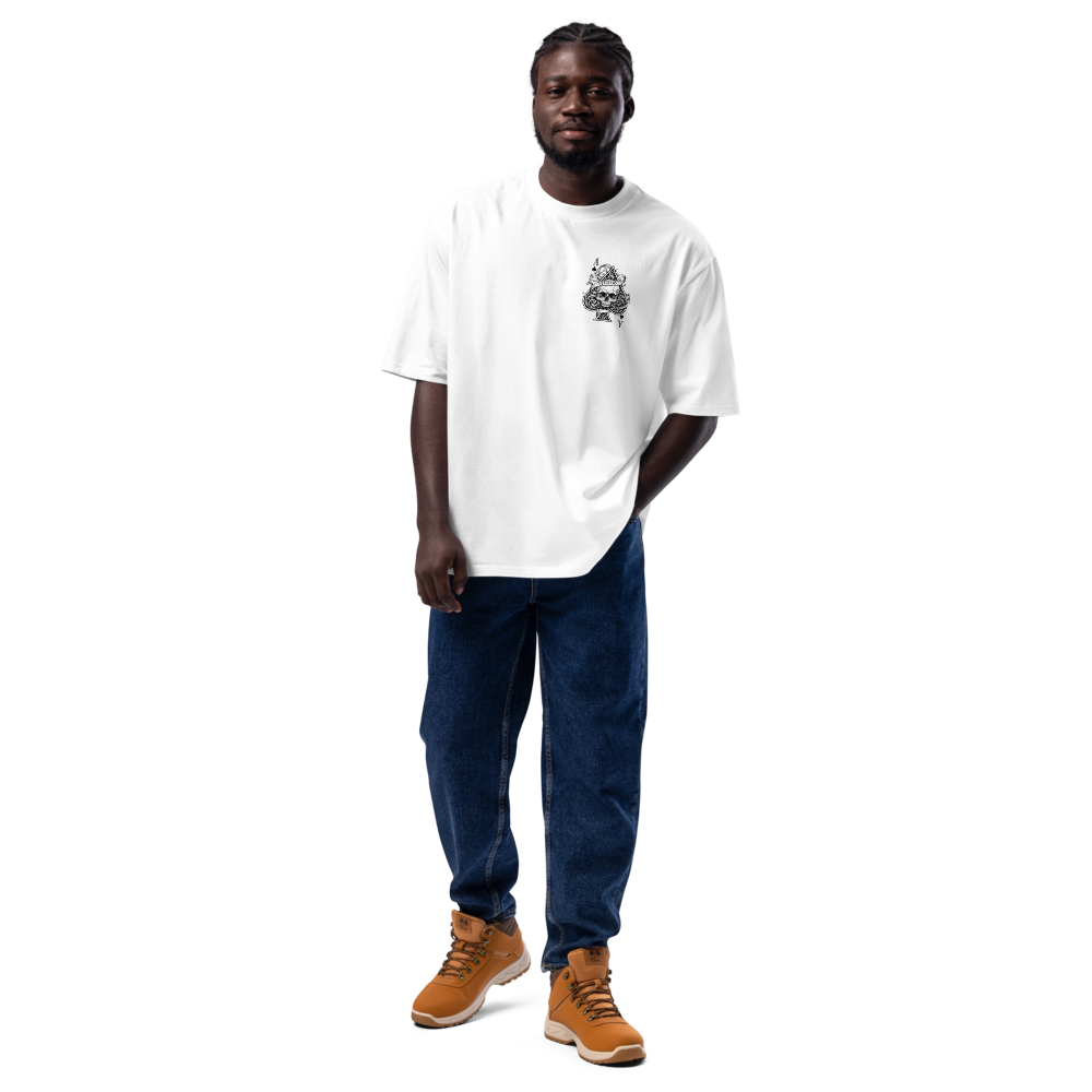 Camiseta oversize de lujo PEGHASO® "Ace of Spades" en color blanco, con logo de As de Picas con cráneo en el pecho.