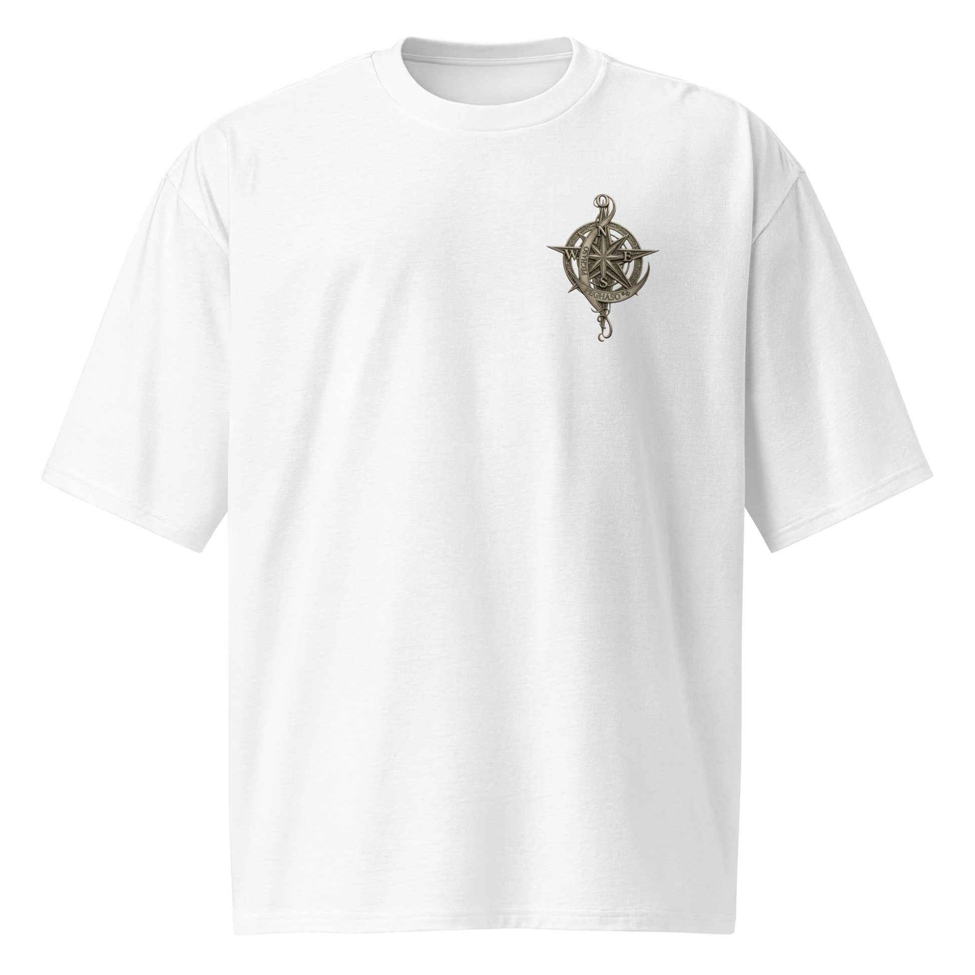 Espalda de la camiseta oversize PEGHASO® "The Compass" en color blanco, con un estampado grande de una brújula y el logo de la marca.