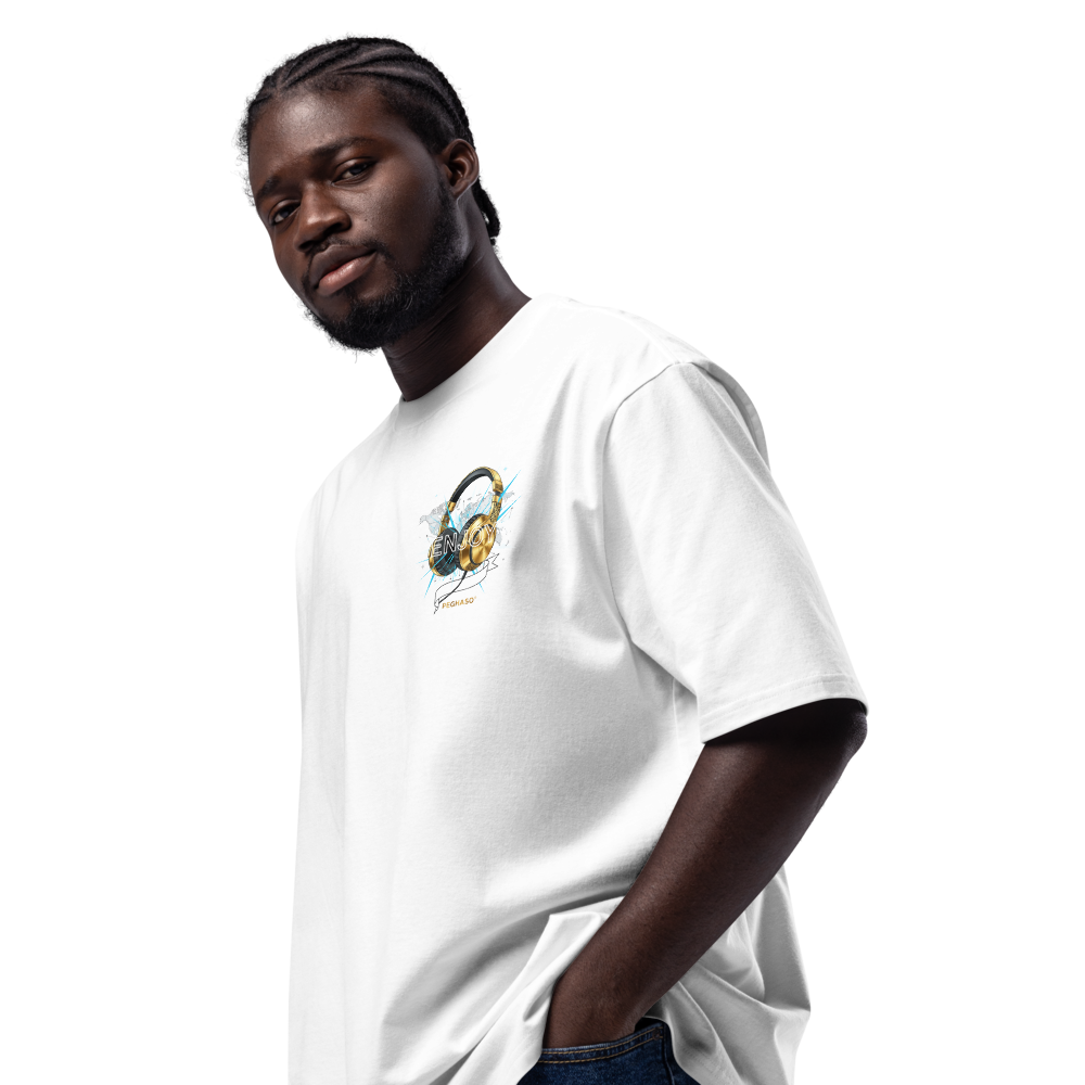 Camiseta oversize de lujo PEGHASO® "Enjoy Dj" en color blanco, con logo de auriculares dorados y la palabra "ENJOY" en el pecho.