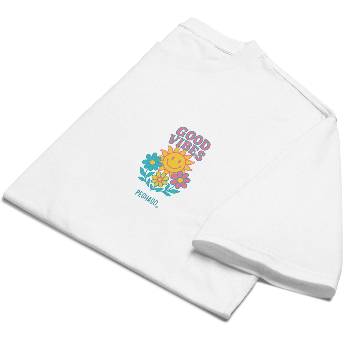 detalle del diseño frontal de la camiseta "Good Vibes" de PEGHASO