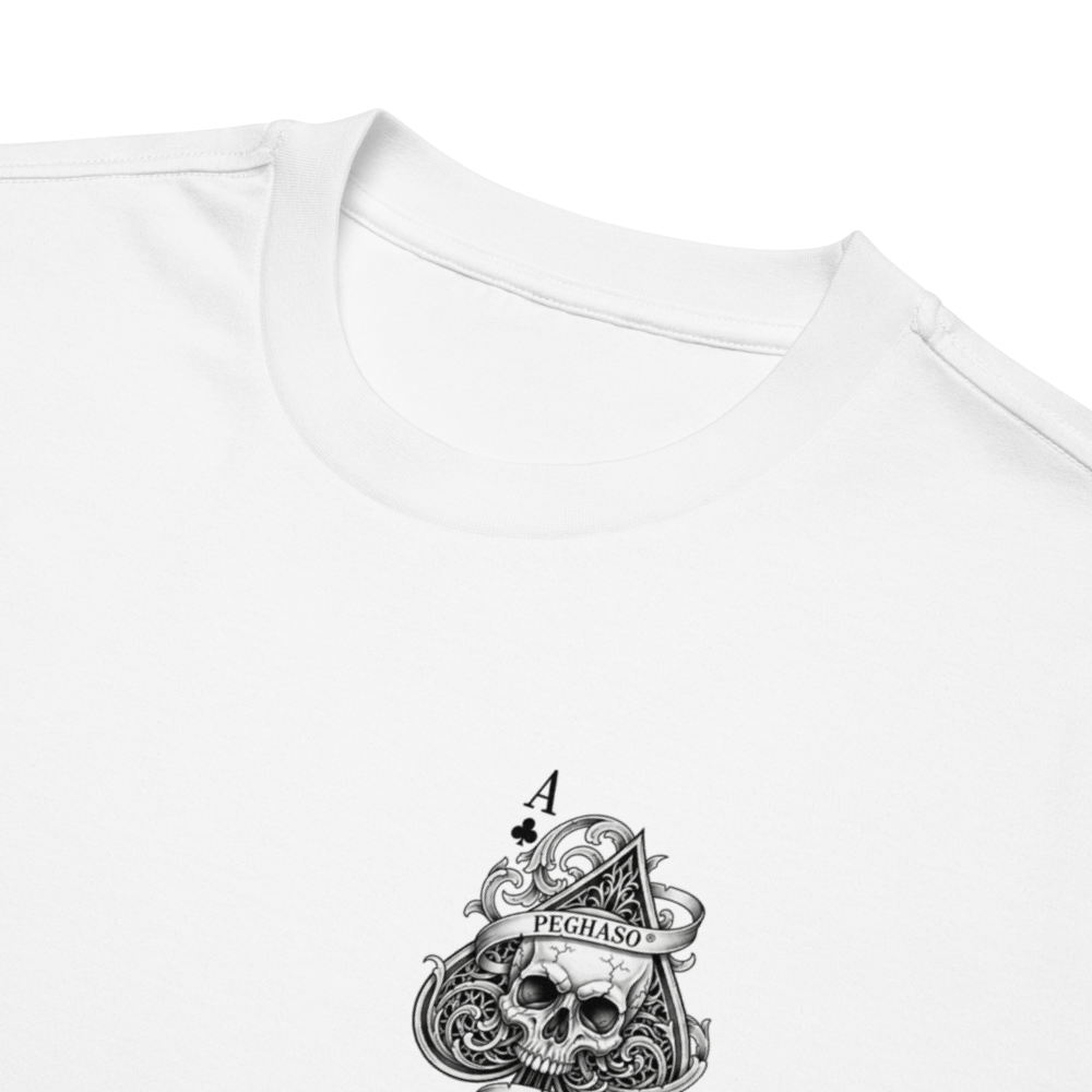 Camiseta oversize de lujo PEGHASO® "Ace of Spades" en color blanco, con logo de As de Picas con cráneo en el pecho.