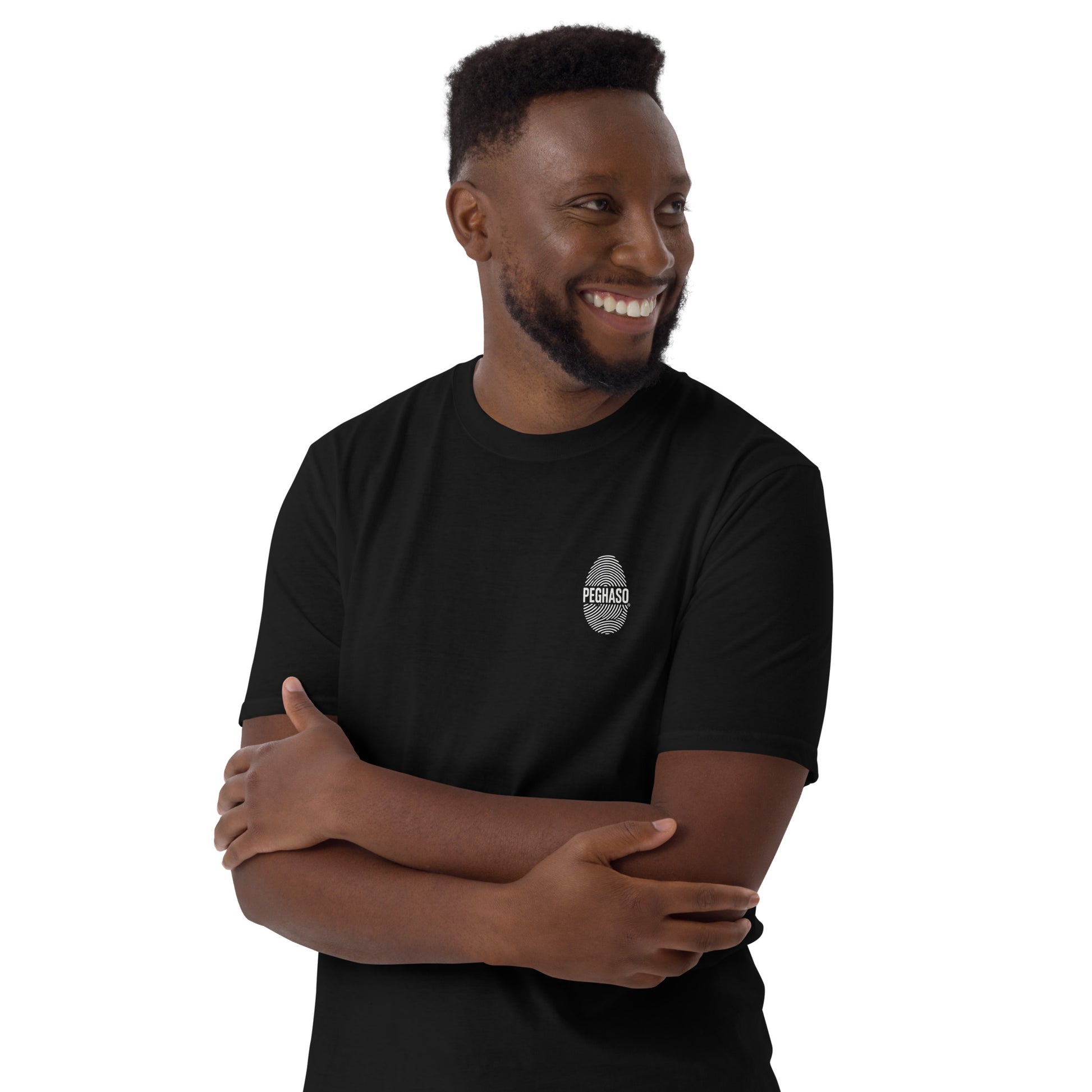 Camiseta hombre negra PEGHASO® HUELLA  de manga corta, con diseño de huella dactilar y logo, estilo streetwear.