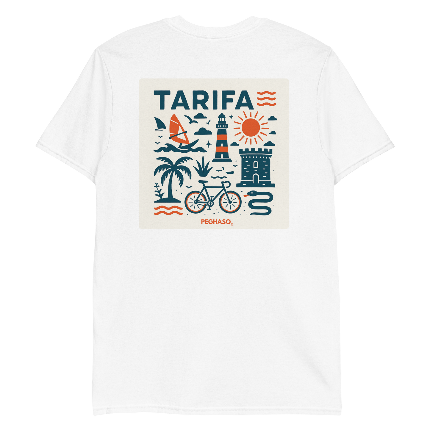 Camiseta unisex blanca PEGHASO® TARIFA oversize de manga corta, con diseño trasero de olas y faro de Tarifa, ideal para surfistas.