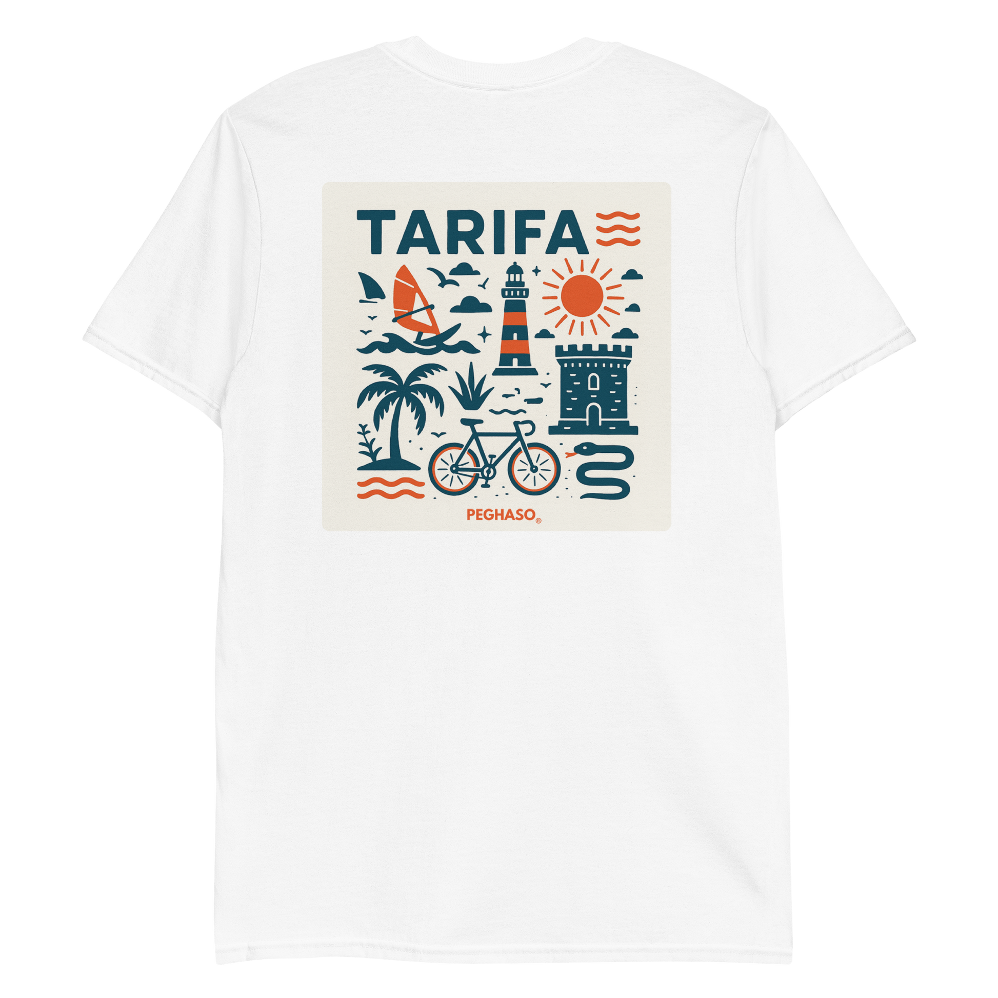 Camiseta unisex blanca PEGHASO® TARIFA oversize de manga corta, con diseño trasero de olas y faro de Tarifa, ideal para surfistas.