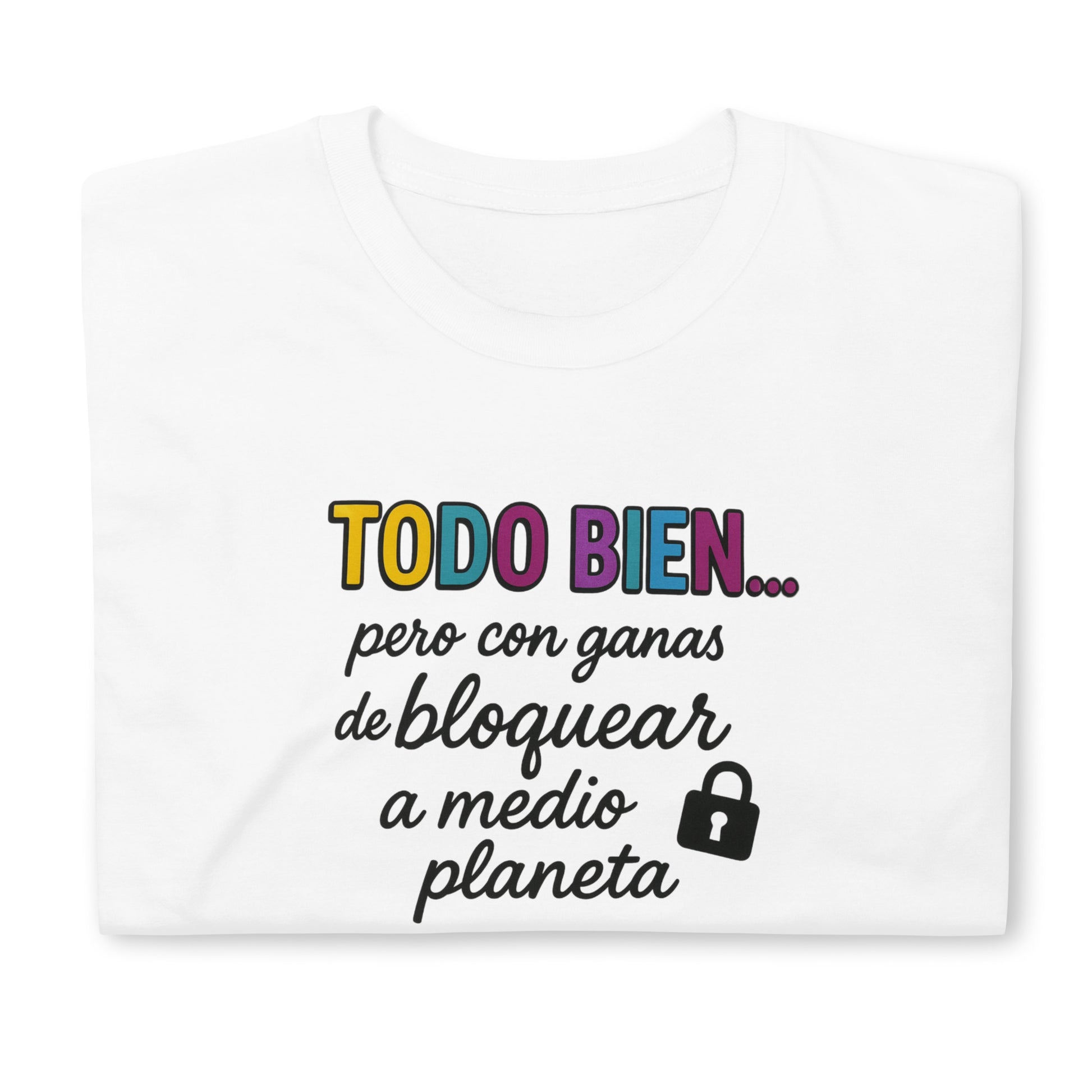 camiseta blanca unisex "BLOQUEANDO A MEDIO PLANETA" con frase