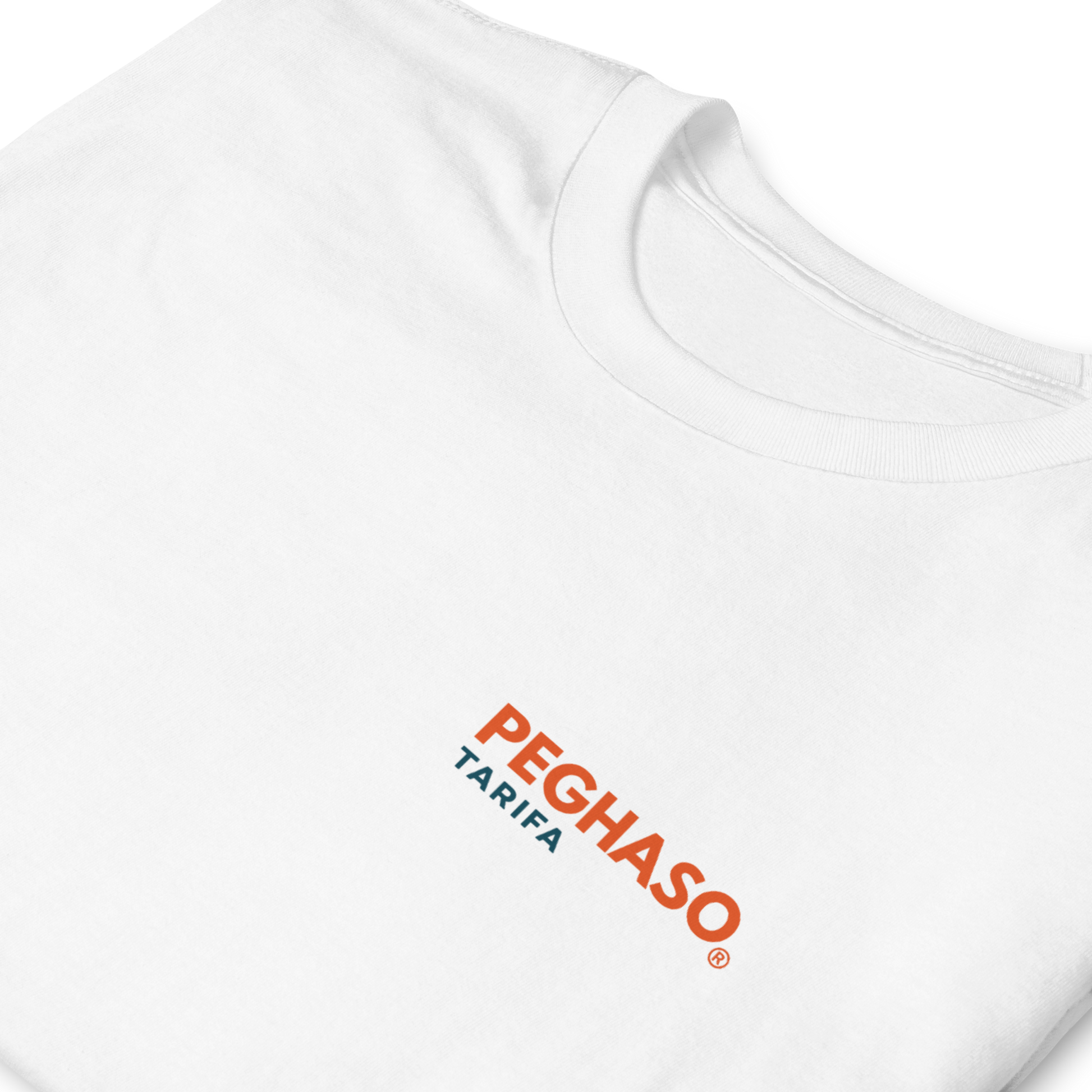 Camiseta unisex blanca PEGHASO® TARIFA oversize de manga corta, con diseño trasero de olas y faro de Tarifa, ideal para surfistas.