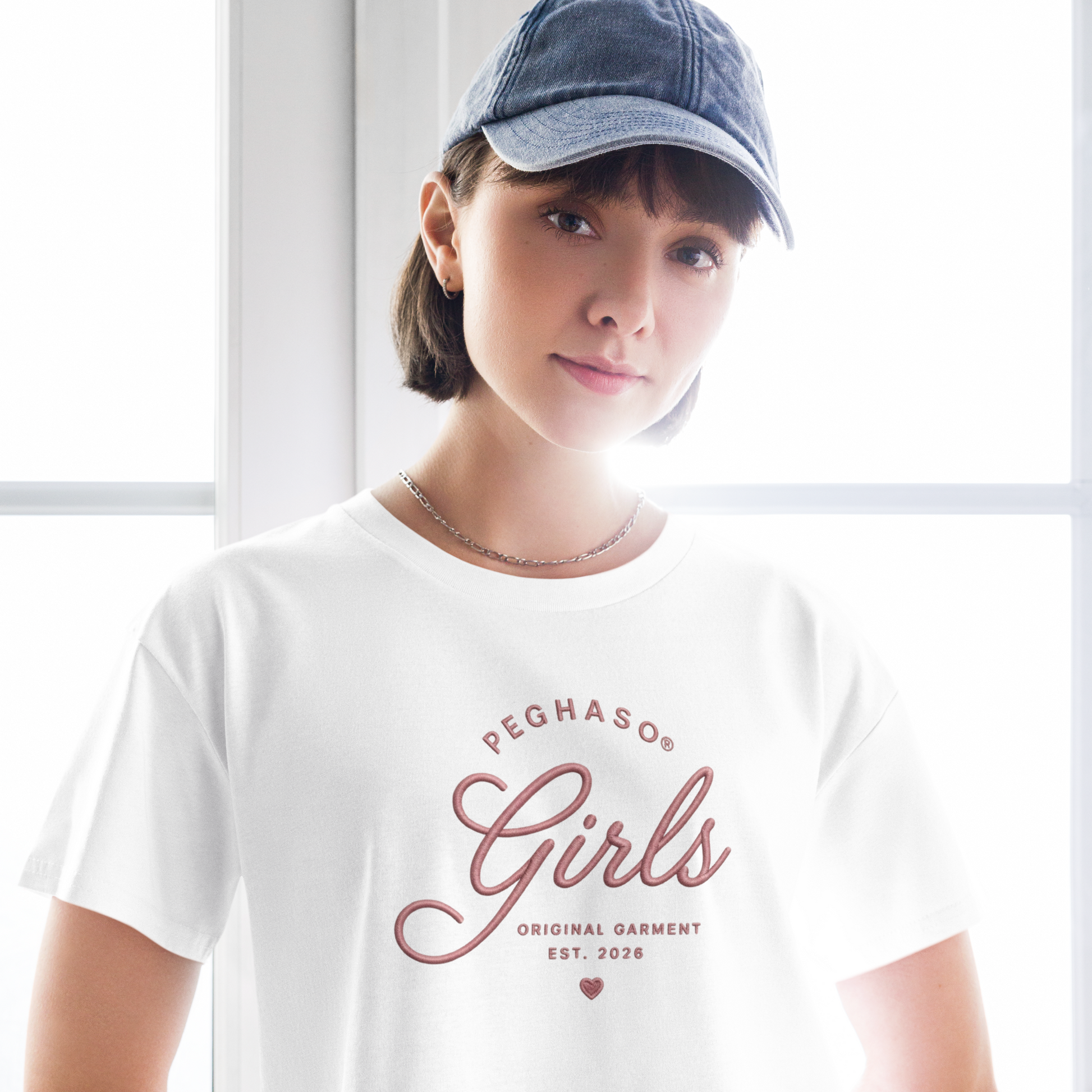 woman-wearing-white-surf-crop-top-california-aesthetic-summer-outfit-peghaso