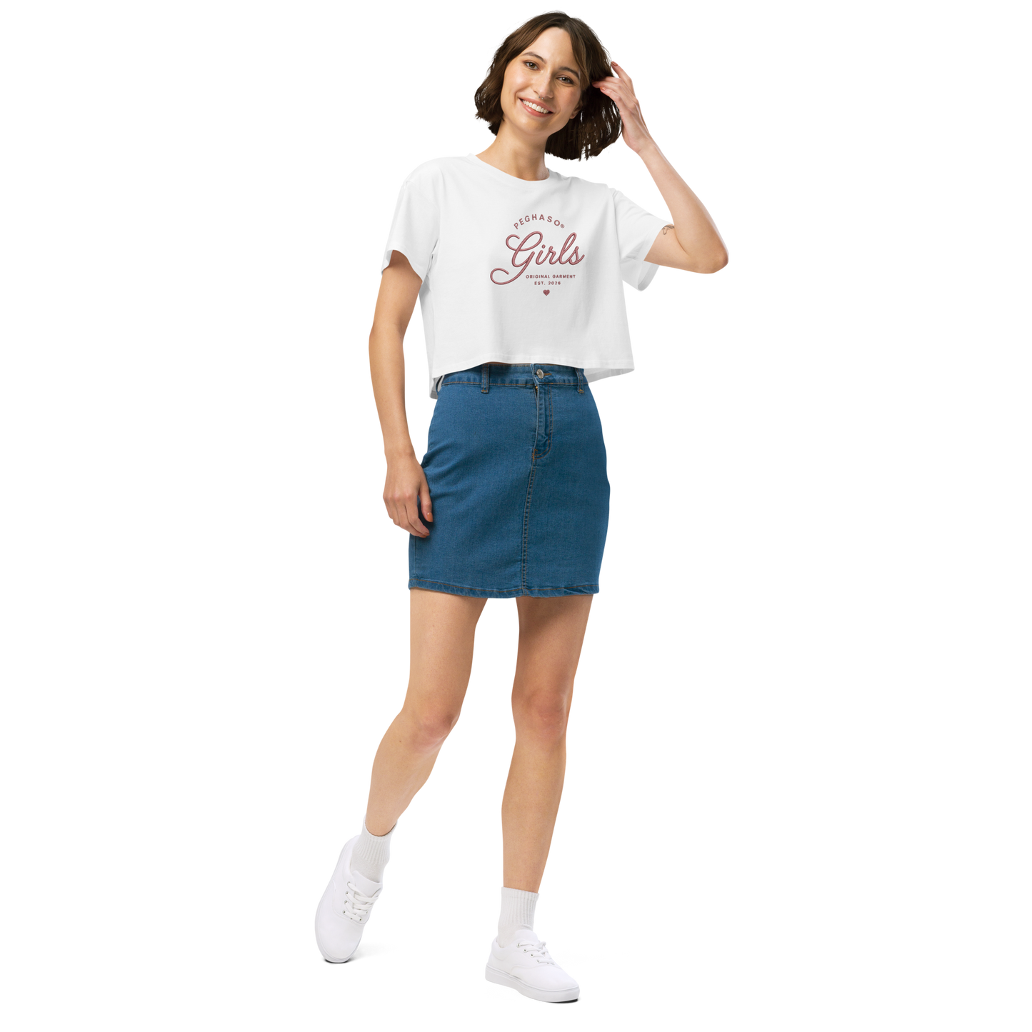 woman-wearing-white-surf-crop-top-california-aesthetic-summer-outfit-peghaso