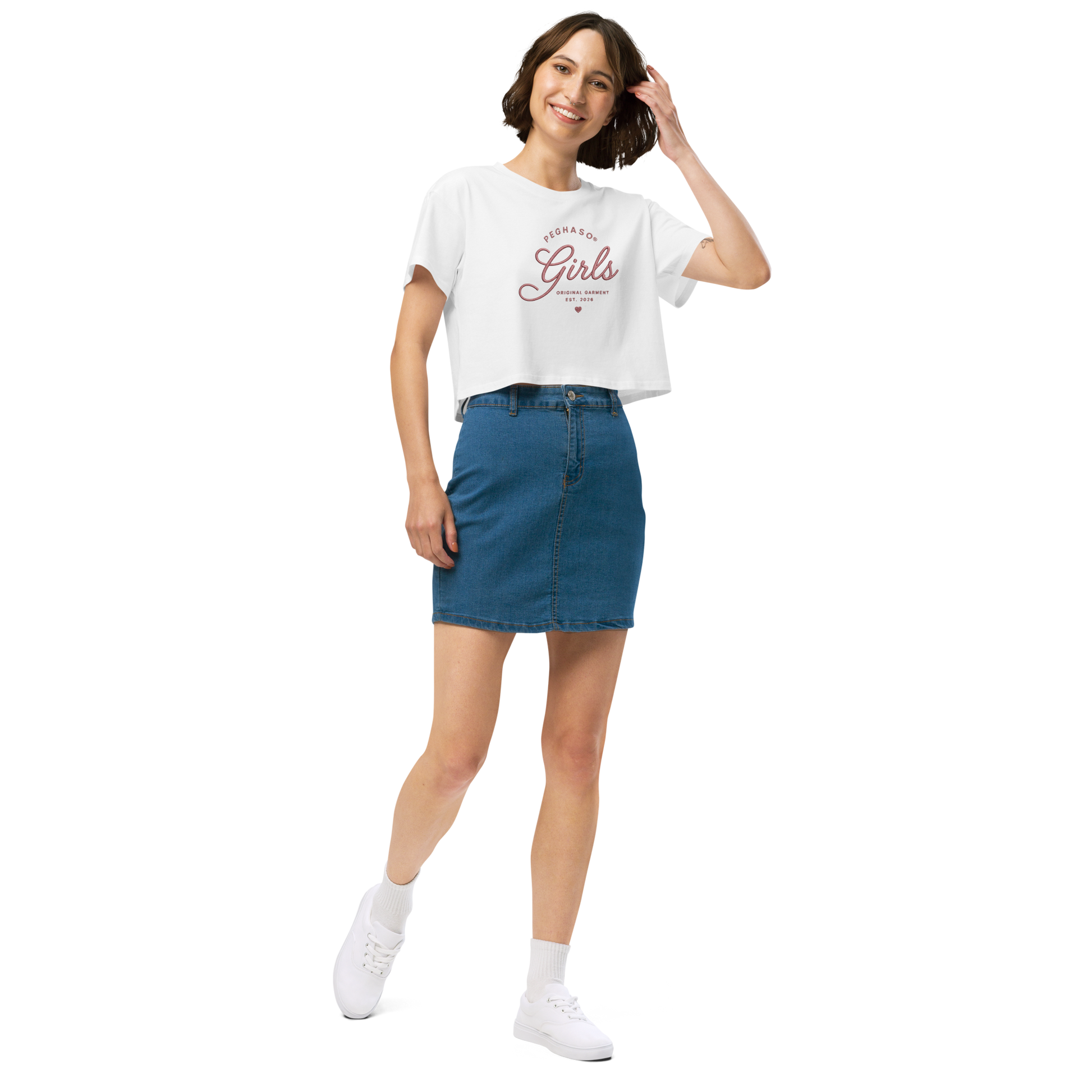 woman-wearing-white-surf-crop-top-california-aesthetic-summer-outfit-peghaso