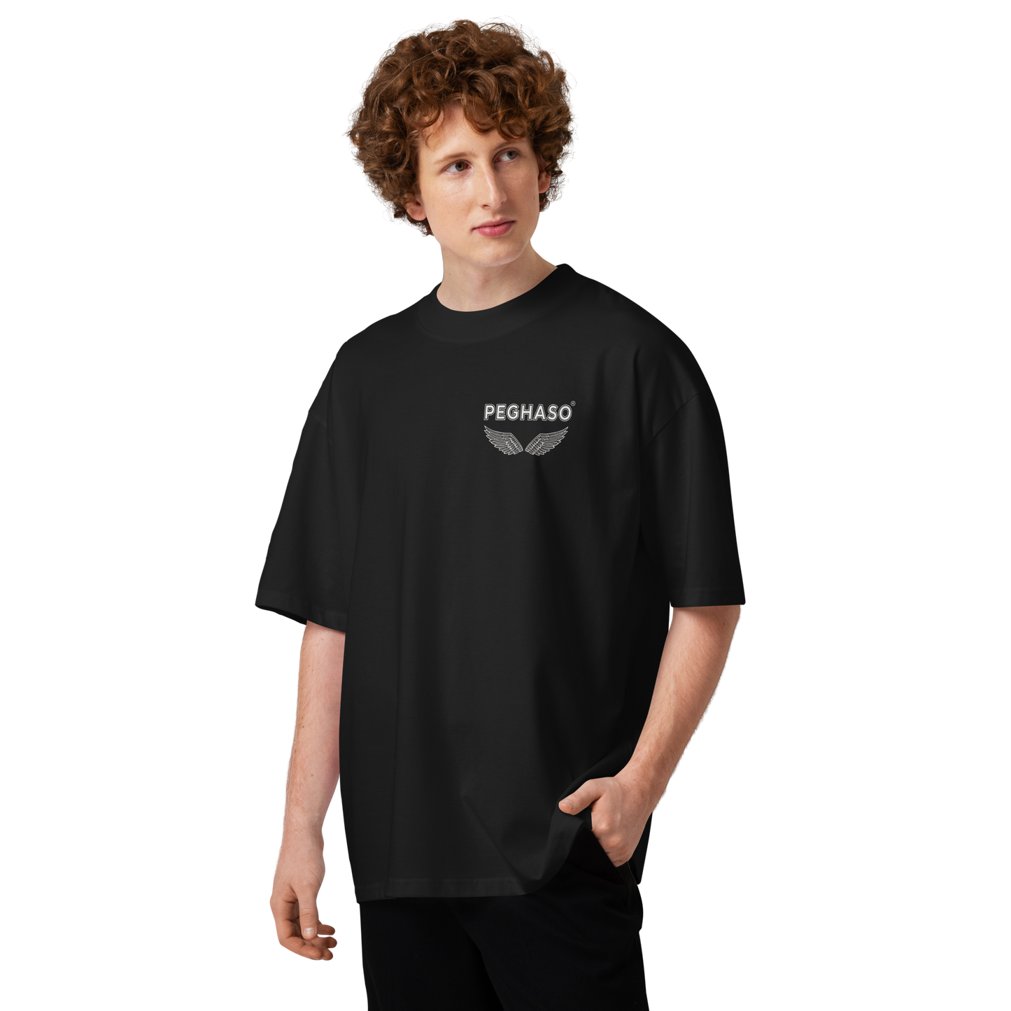 Camiseta de algodón pesado cuello alto negra con logo minimalista en el pecho estilo urbano PEGHASO
