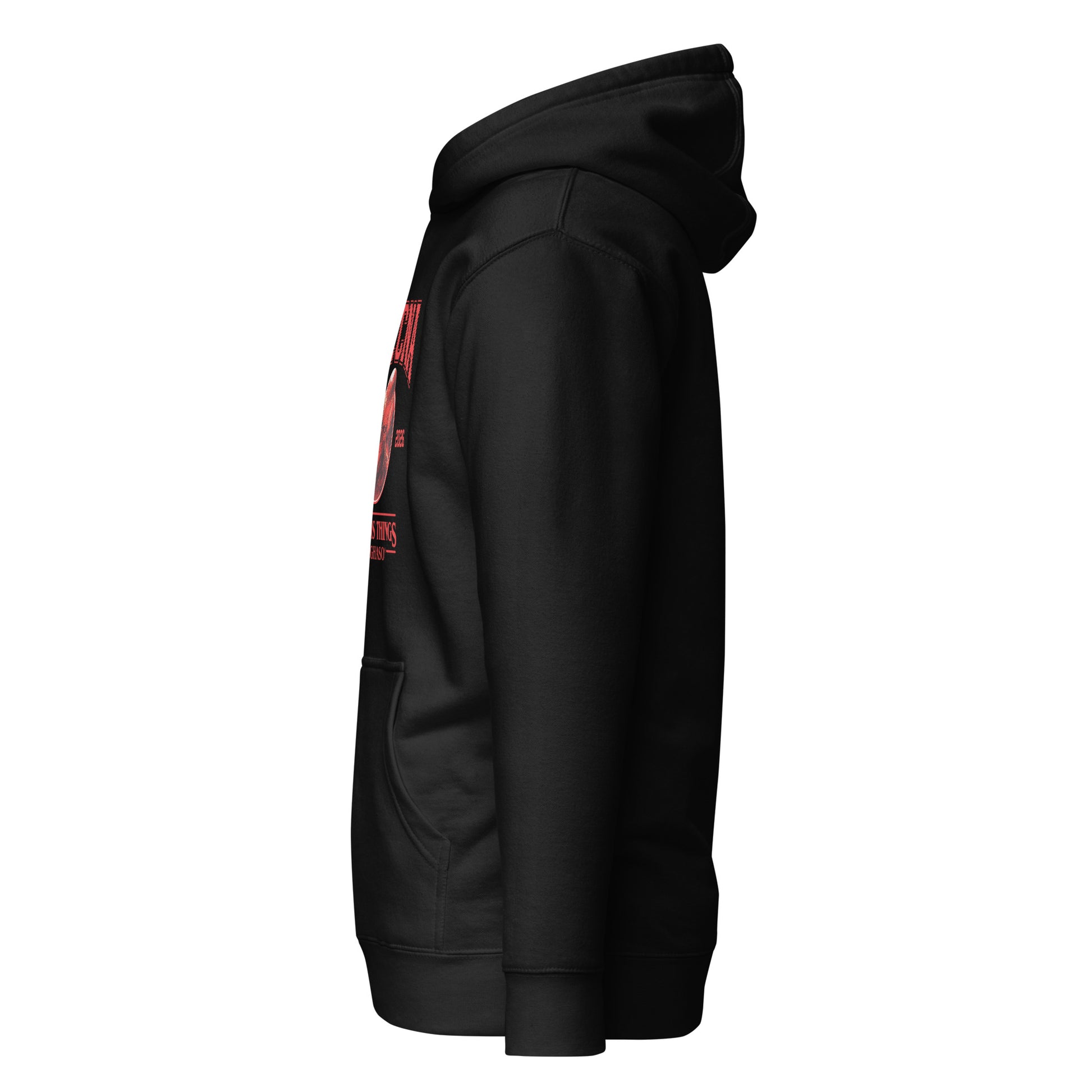 Modelo vistiendo la sudadera urbana de lujo de Vecna Stranger Things.