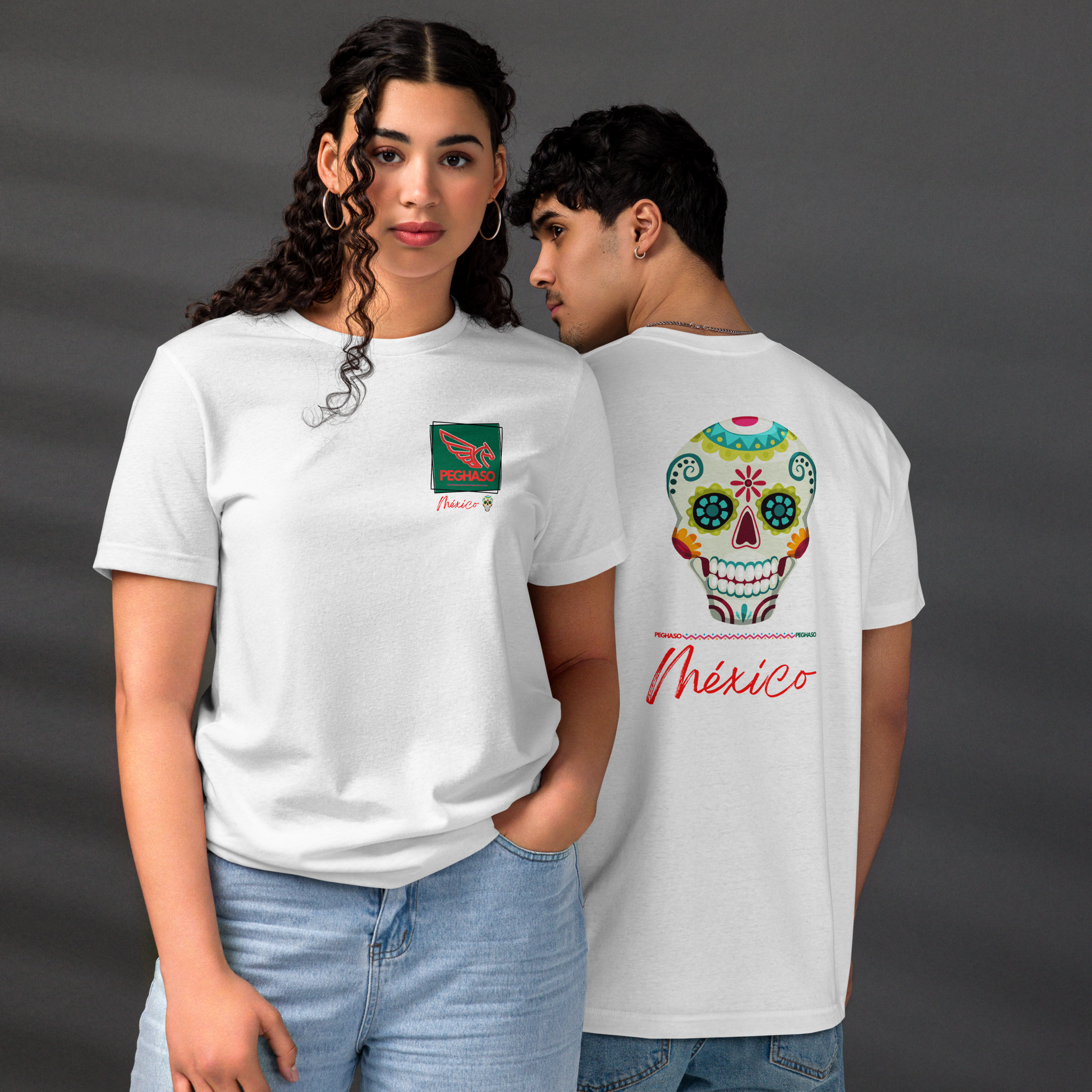 Modelo vistiendo camiseta urbana de México diseño exclusivo PEGHASO.