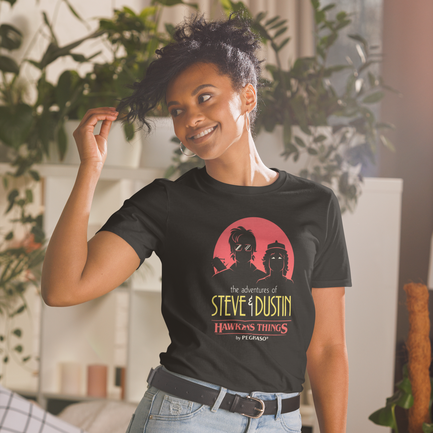Camiseta Steve & Dustin "The Dynamic Duo" - Colección Hawkins Things by PEGHASO - Estilo Retro 80s Stranger Things