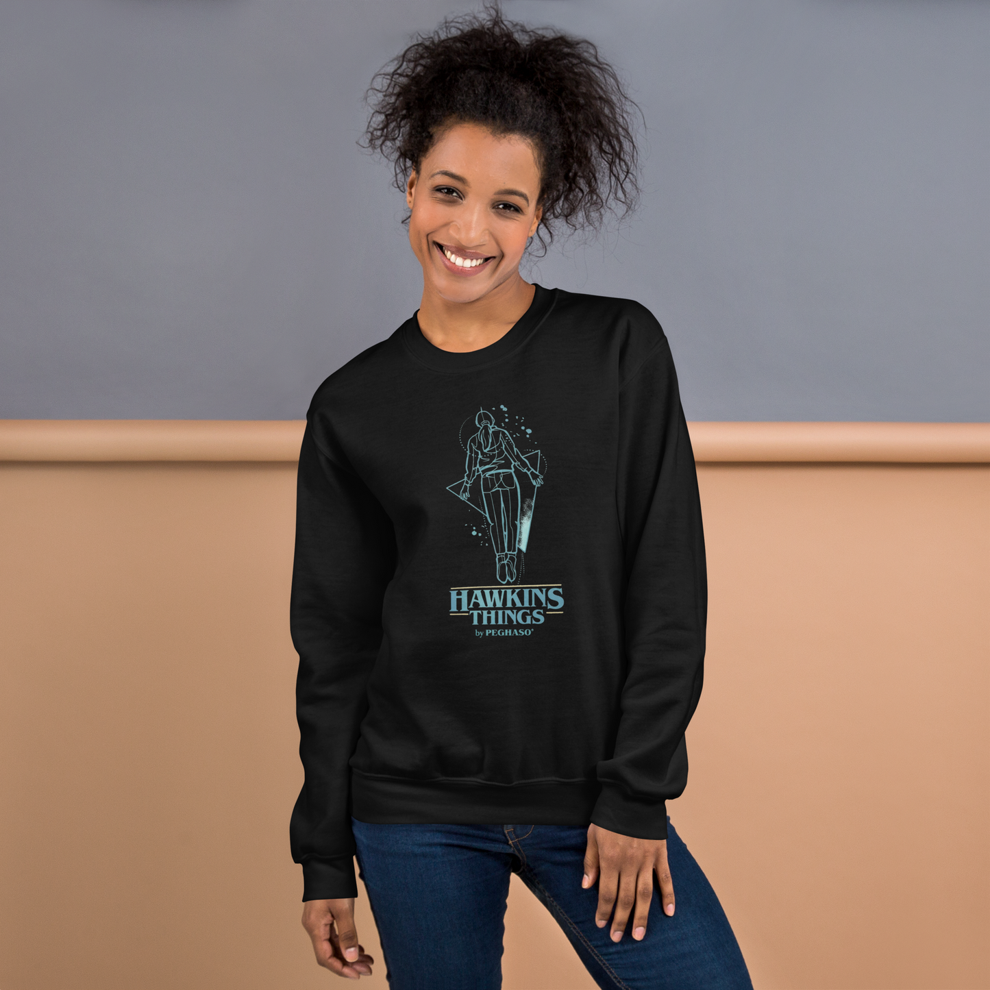 Sudadera negra Max's Flight colección Hawking Things marca PEGHASO inspirada en STRENGER THINGS. SUDADERA STRANGER THINGS MAX