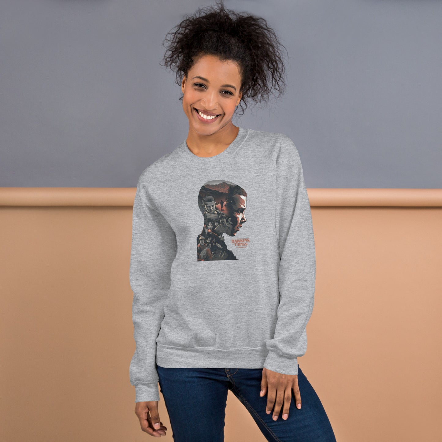 Prenda sudadera gris blanca premium 011 Once Eleven Stranger things de la colección Hawkins Things by PEGHASO.