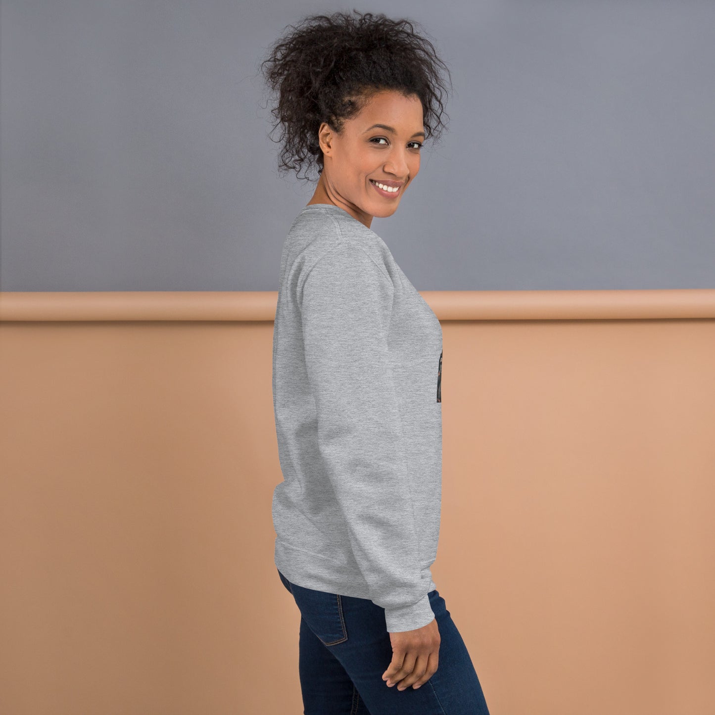 Prenda sudadera gris blanca premium 011 Once Eleven Stranger things de la colección Hawkins Things by PEGHASO.