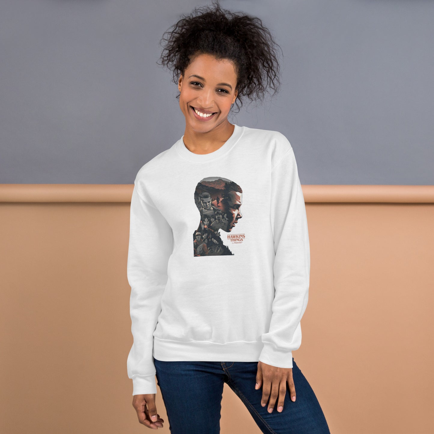 Prenda sudadera gris blanca premium 011 Once Eleven Stranger things de la colección Hawkins Things by PEGHASO.