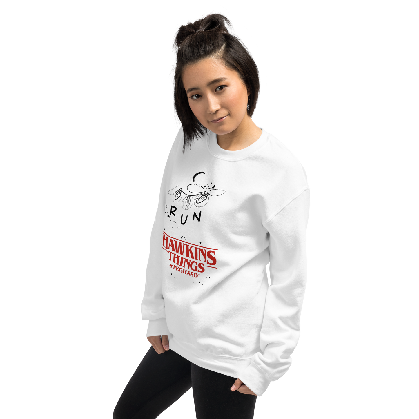 Ropa Hawkins Indiana sudadera blanca estilo años 80 colección Hawkins Things. Sudadera run stranger things