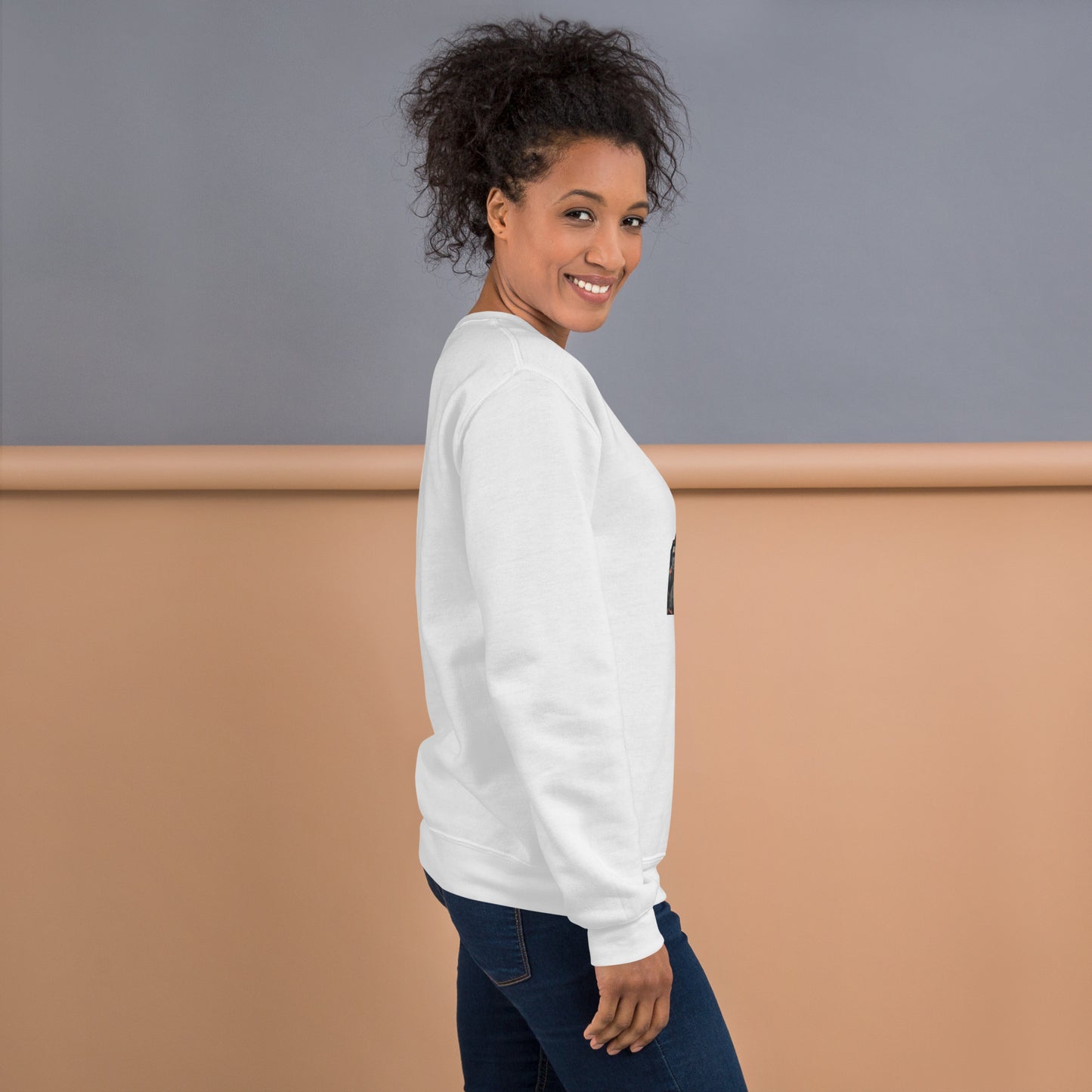 Prenda sudadera gris blanca premium 011 Once Eleven Stranger things de la colección Hawkins Things by PEGHASO.