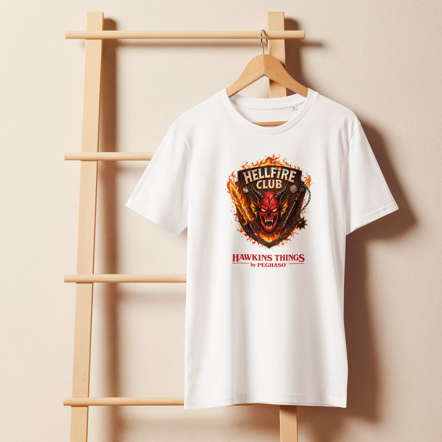 Camiseta blanca premium Hellfire Club de la colección Hawkins Things by PEGHASO. Camiseta stranger things.