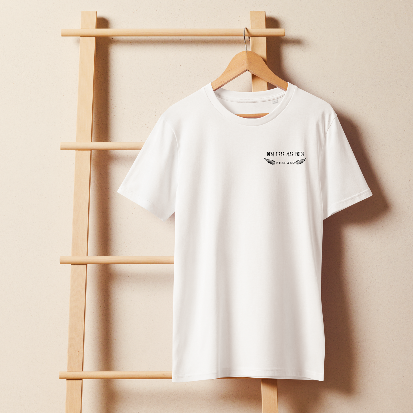 Camiseta "Debí Tirar Más Fotos" - Edición Limitada Peghaso® | Algodón Orgánico Premium