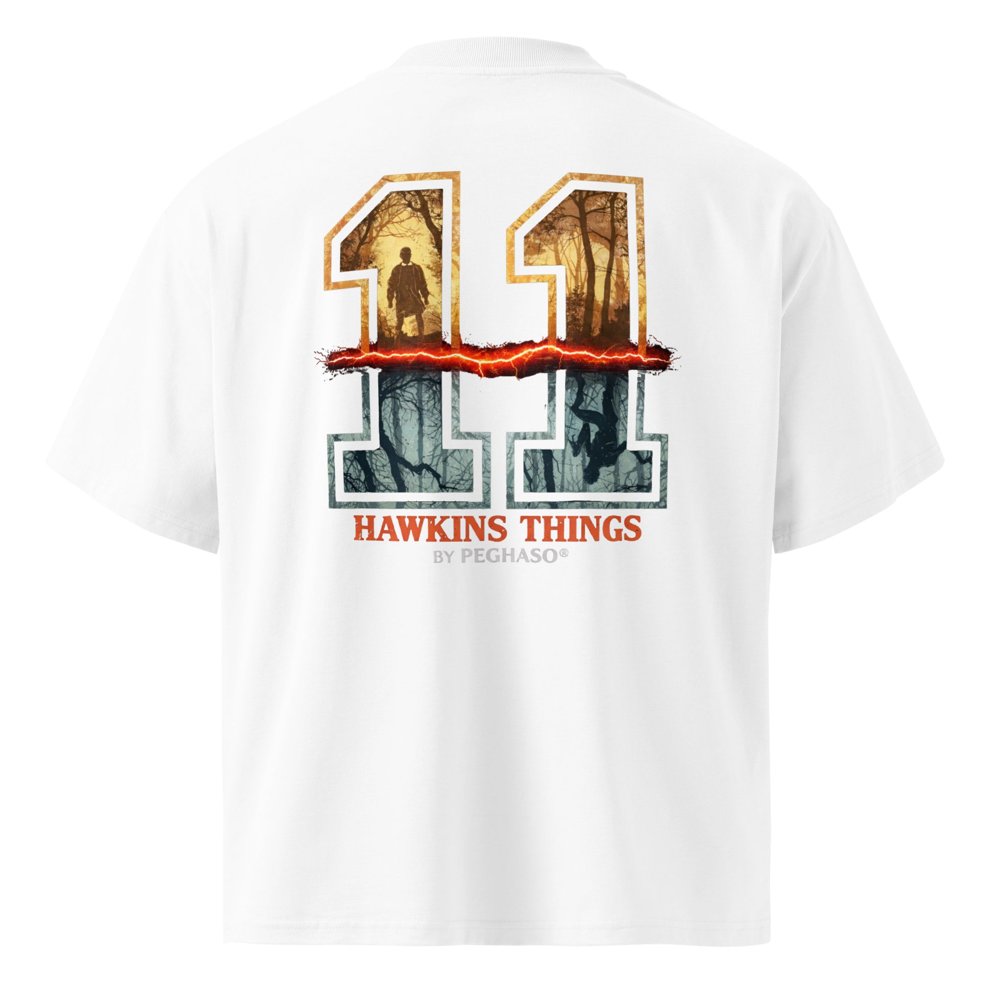 Camiseta negra blanca hombre mujer oversize 011 Once Eleven estilo streetwear de lujo PEGHASO. Detalle del corte de hombro caído en la camiseta 011 premium Stranger things