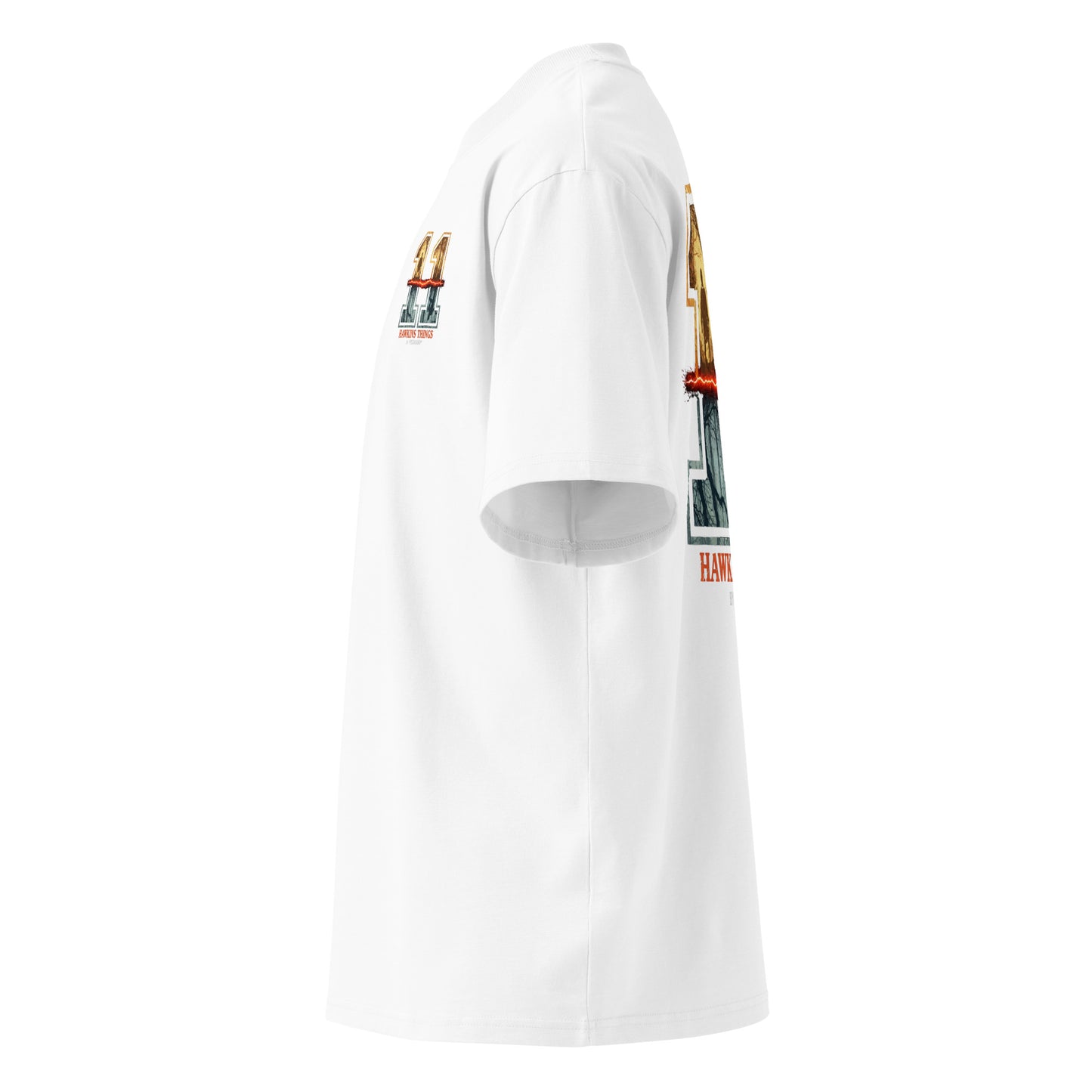 Camiseta negra blanca hombre mujer oversize 011 Once Eleven estilo streetwear de lujo PEGHASO. Detalle del corte de hombro caído en la camiseta 011 premium Stranger things