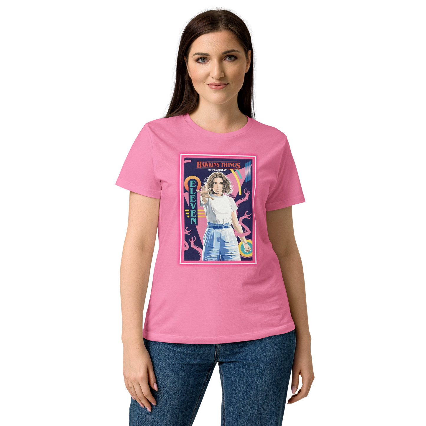 Camiseta ROSA Eleven Starcourt Mall de la colección Hawkins Things PEGHASO. Ropa STRANGER THINGS